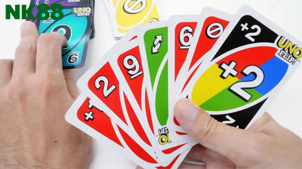 Bộ bài Uno gồm 108 lá với nhiều màu sắc khác nhau