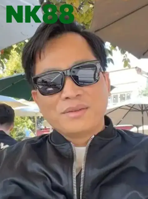 Hoàng Kim Khánh trong livestream từ Hàn Quốc